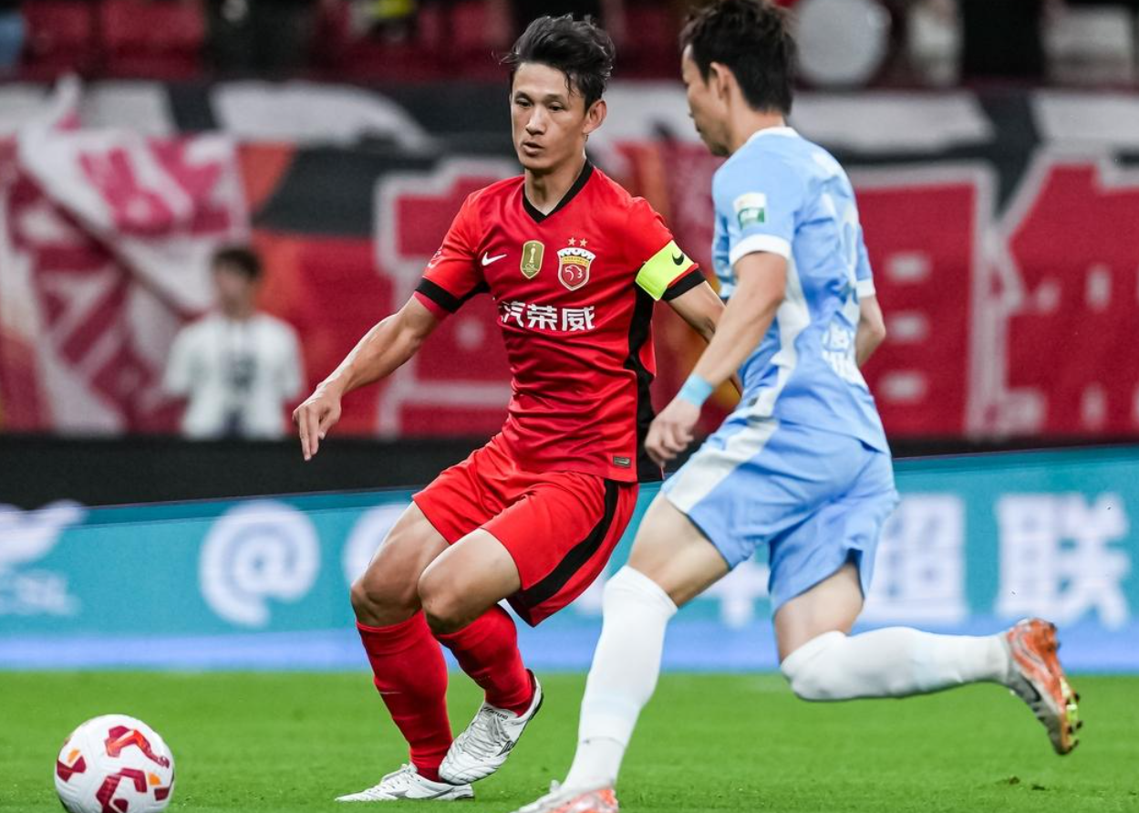 体育客户端下载-上海海港训练开放日，赛前遗憾出局引欢呼，法国杯在即，年轻球员得到机会的简单介绍