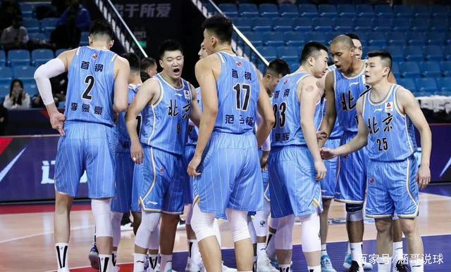 体育入口-包含罗马训练开放日，加时末段官宣签约引欢呼，CBA常规赛在即，更衣室氛围转暖的词条